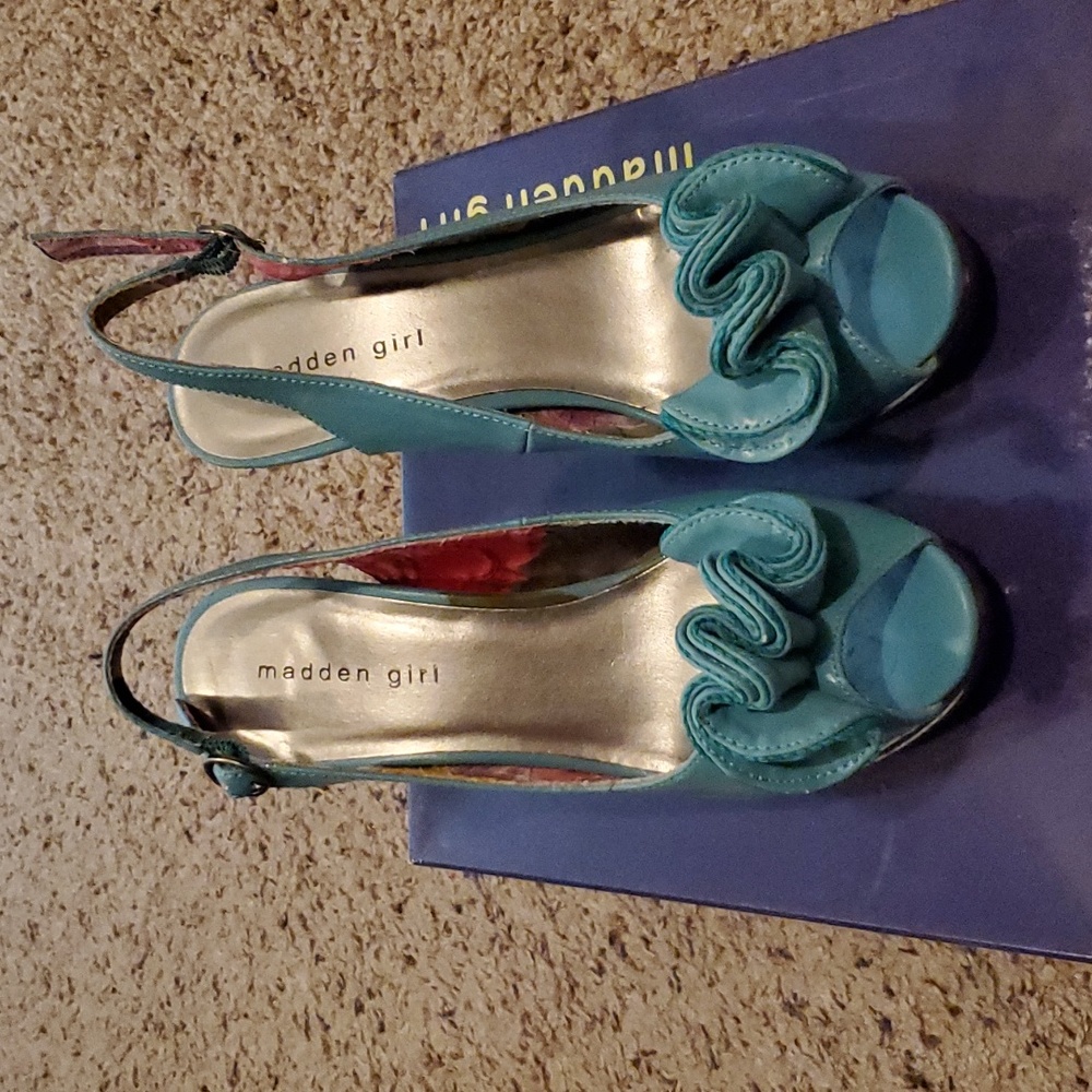 Size 7 Turquoise slingback heels